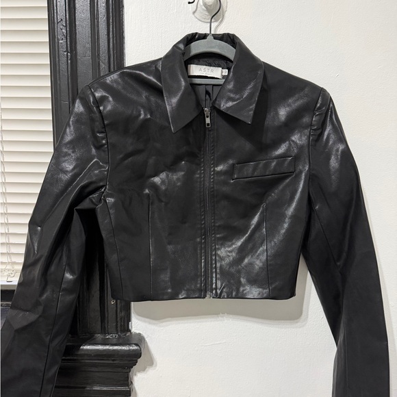 Astr Jackets & Blazers - ASTR Cropped Black Leather Jacket